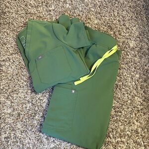 FIGS women’s scrub set BNWT